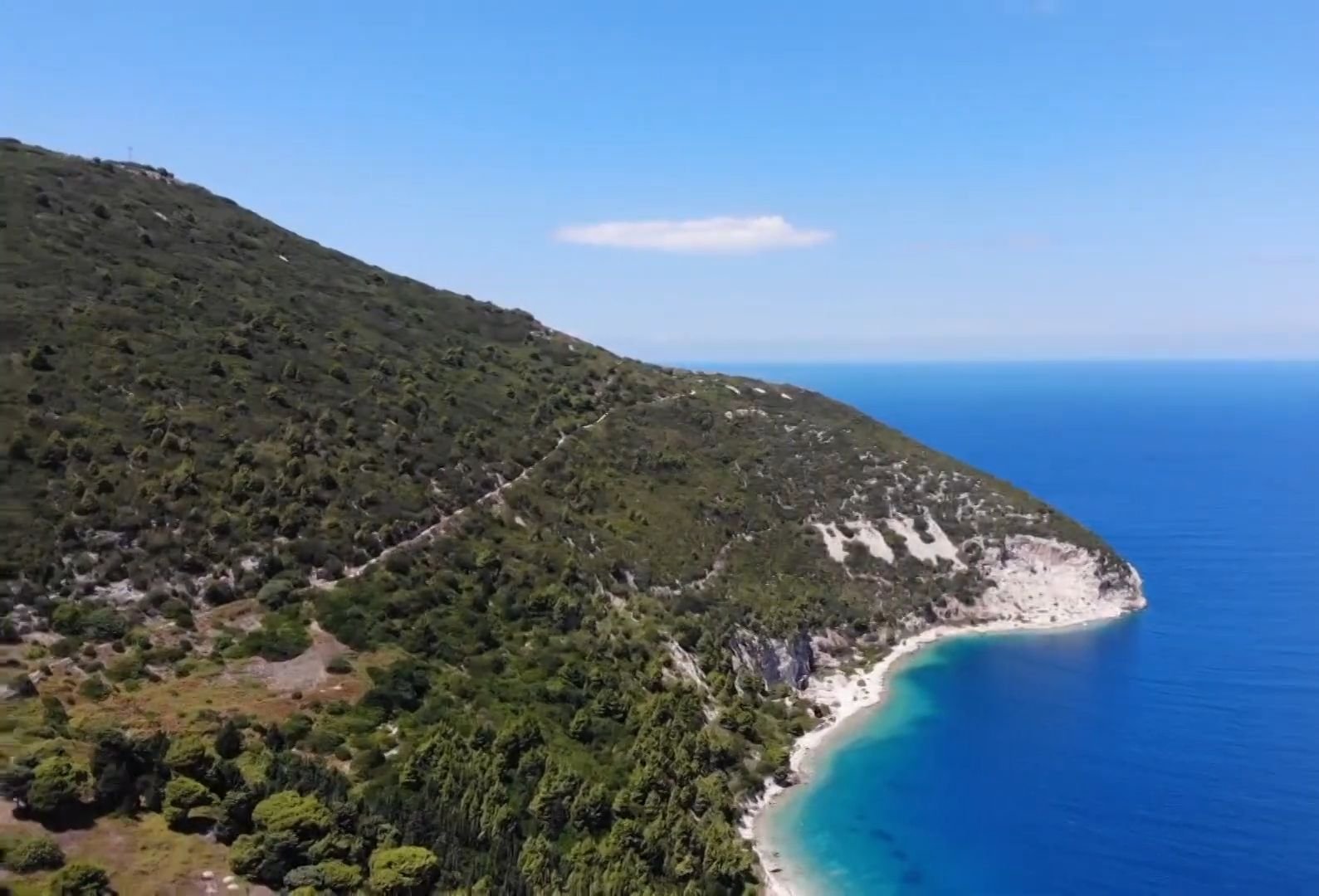 Ishulli i Sazanit është ishulli më i madh i Shqipërisë