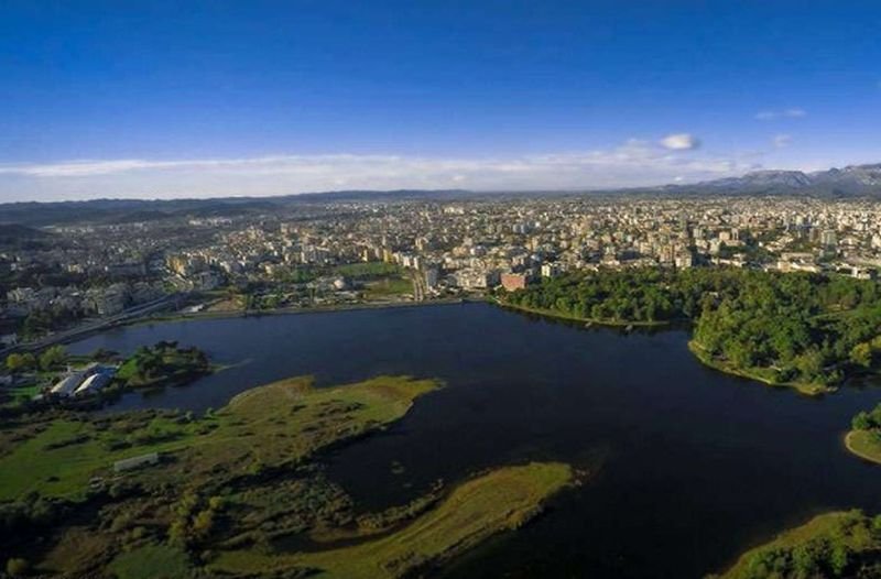 Parku i Madh i Tiranës ose Parku i Liqenit Artificial