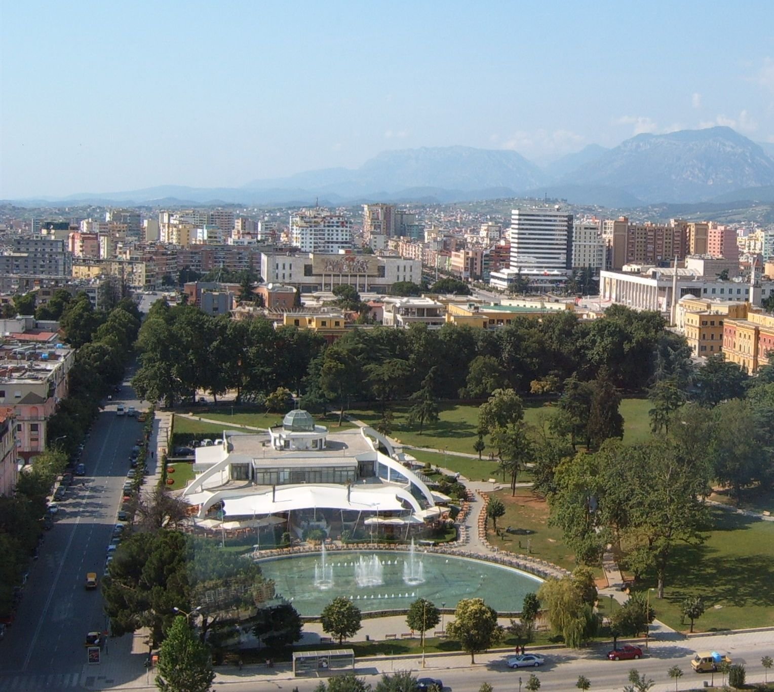 Parku Rinia është parku publik qendror i Tiranës